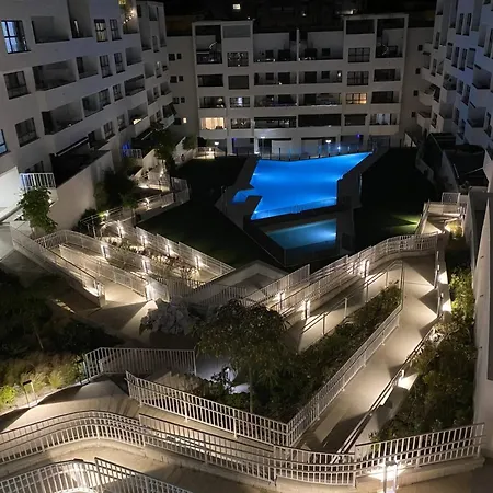 アパート Center, Pool And